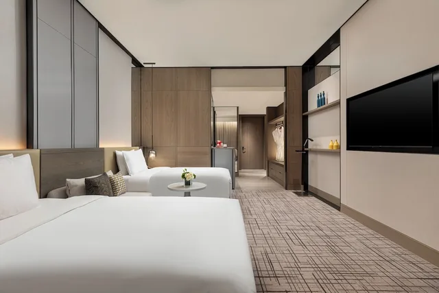 غرفة قياسية بسريرين مزدوجين مع دخول صالة النادي، Crowne Plaza Quzhou by IHG 5/10