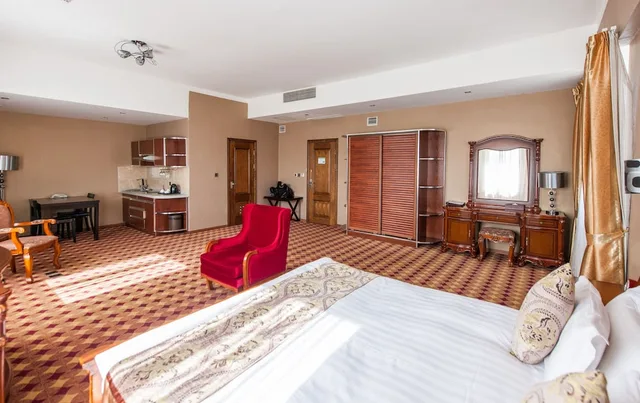غرفة ديلوكس بسرير كينج، Ub City Hotel 3/3