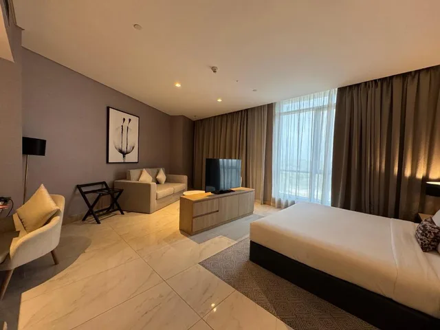Royal, Suite, Millennium Place Mirdif 2/3