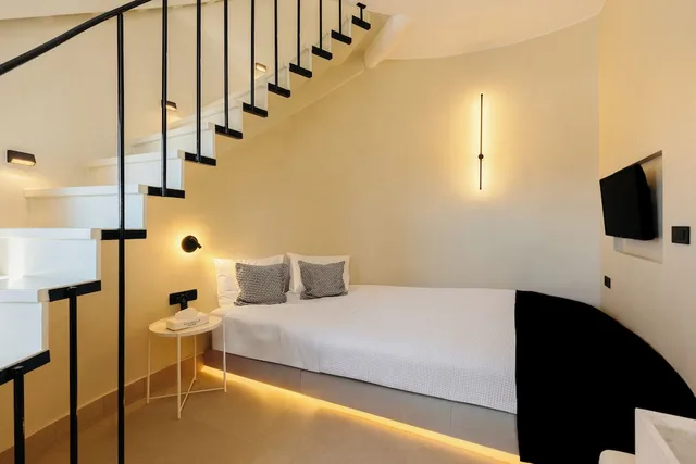 Mini, Suite, Quadruple, Queen Bed, Caldera View, Sofa, Plunge Pool, Rocabella Deluxe Suites And Spa 1/10