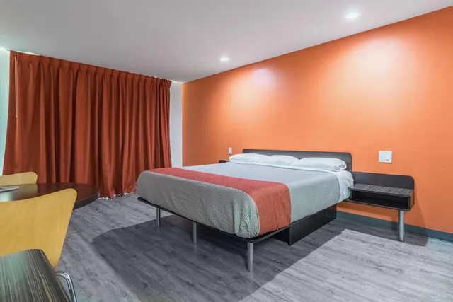 Room, King Bed, Motel6 Barstow, CA - Route 66 7/10