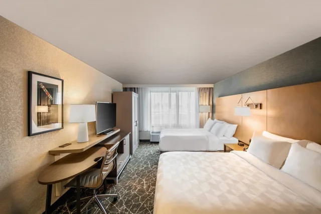 Room, Double Bed, Bathtub, Accessible, Holiday Inn Newark International Airport An Ihg Hotel 1/6