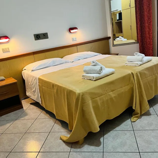 غرفة بسرير مزدوج بشرفة، Hotel Columbia Frontemare 4/10