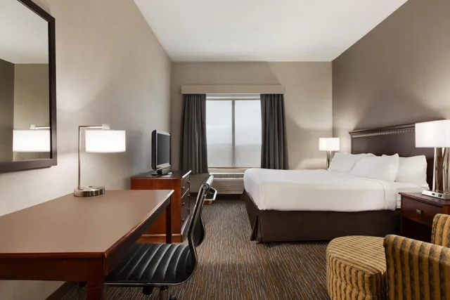 غرفة بسرير كينج بحوض استحمام لذوي الإعاقة، Wingate By Wyndham Bridgeport Wv 3/6