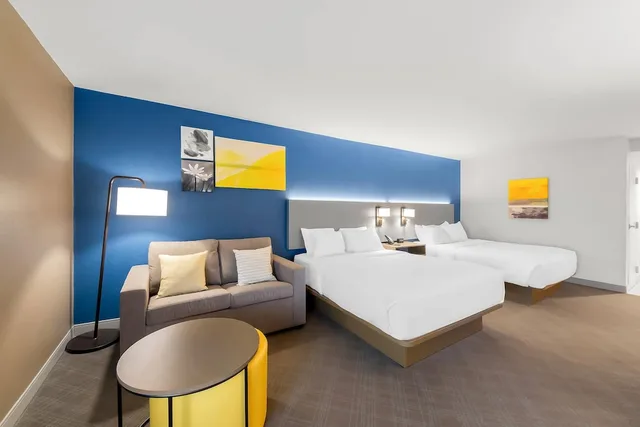 Room, Single, 2 Queen Beds, Sofa, Accessible، Comfort Inn & Suites Portland Corpus Christi 5/9