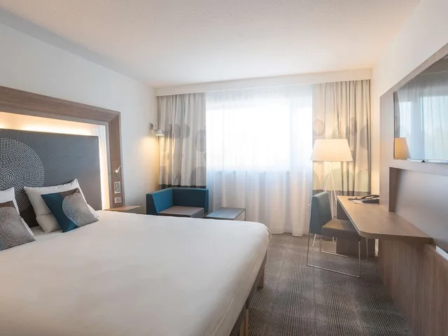 Standard, Double Bed, Sofa, Novotel Paris Nord Expo Aulnay 3/10