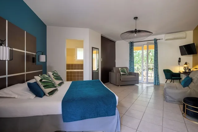 غرفة عائلية ثلاثية بسرير كينج وسرير فردي، The Originals City, Hotel Cote Sud, Marseille Est (Inter-Hotel) 3/8