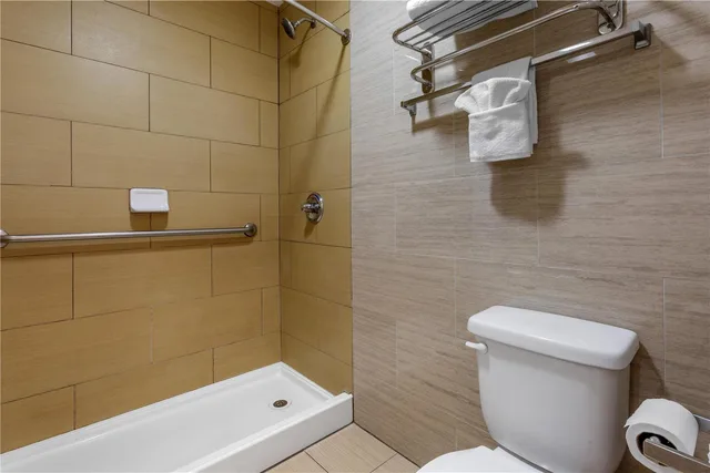 غرفة بسرير كينج مع أريكة، Best Western Brady Inn 3/3