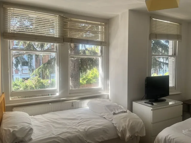 Room, Quadruple, Double and Twin Beds, Kew Rooms 2/9