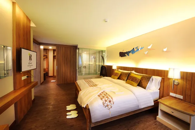 1 Bedroom, Suite, King Bed, Grand Ratchapruek Hotel 5/10