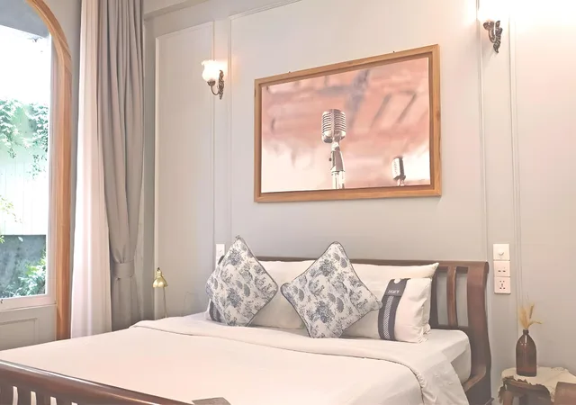 غرفة سيغنتشر، Yesterday Hotel 1/1