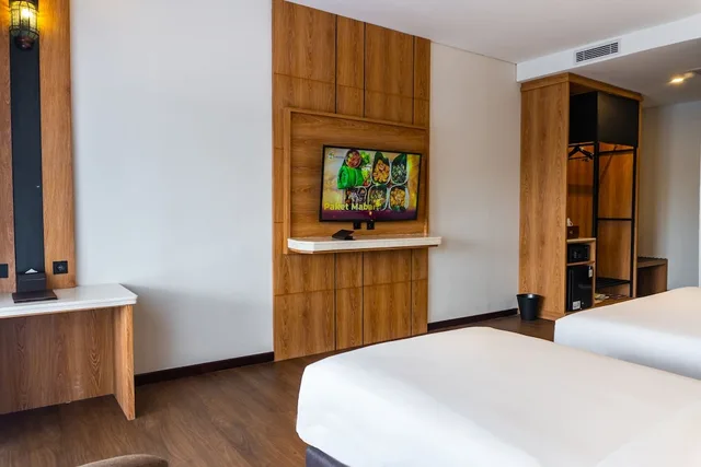 غرفة عائلية بسرير كوين وسرير فردي بشرفة بحوض استحمام، Grand Sunshine Resort and Convention 4/7