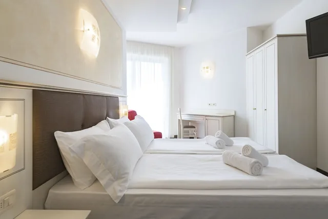 Superior, Twin Beds, Partial Lake View, Balcony، Hotel Sogno Del Benaco 9/10