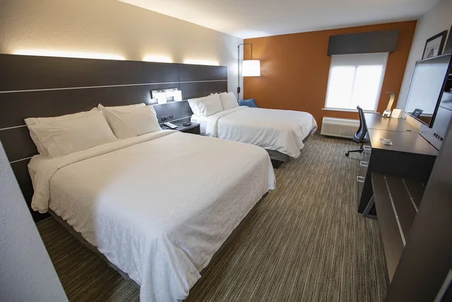 غرفة قياسية بسريرين كوين لذوي الإعاقة، Holiday Inn Express And Suites Locust Grove 1/5