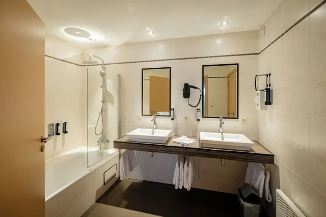جناح جونيور بسرير كينج، Hotel Horizon 5/9