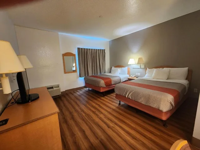 غرفة بسريرين مزدوجين، Motel6 Biloxi, MS - Beach 1/6