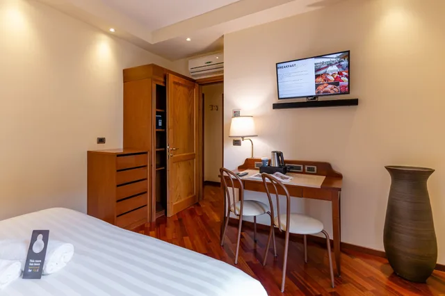 جناح جونيور بسرير كوين مع أريكة، B&B HOTEL Firenze Pitti Palace al Ponte Vecchio 5/7
