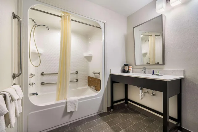 غرفة بسرير كوين لذوي الإعاقة، Sleep Inn & Suites Cullman I-65 exit 310 4/4