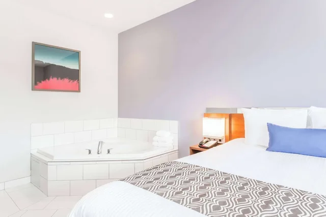 Studio, Suite, Queen Bed, Jetted Tub, Microtel Inn & Suites By Wyndham Sault Ste. Marie 2/10