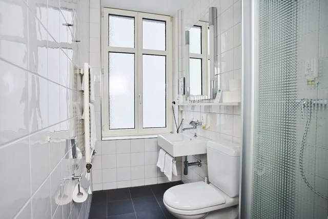 Triple Room, Bristol Hotel Zurich 4/4
