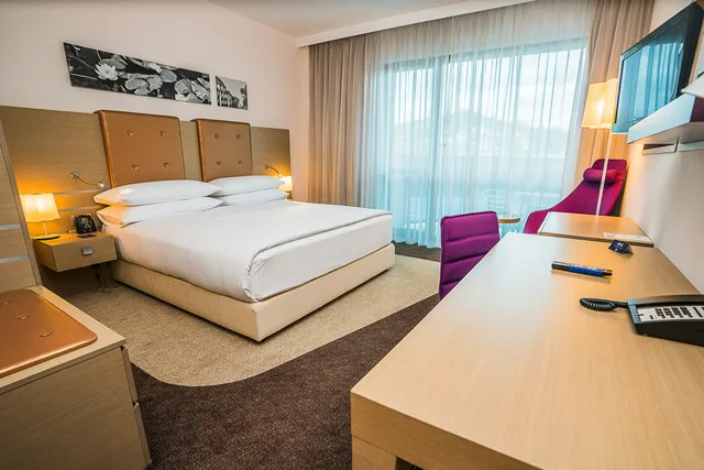 غرفة متصلة ديلوكس عائلية بإطلالة، Doubletree By Hilton Oradea 3/5