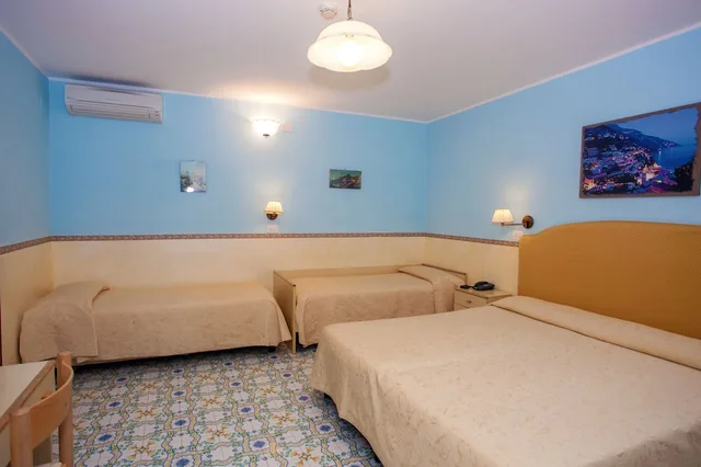 غرفة كلاسيكية رباعية بسرير مزدوج وسريرين منفصلين، Hotel Amalfi 2/10