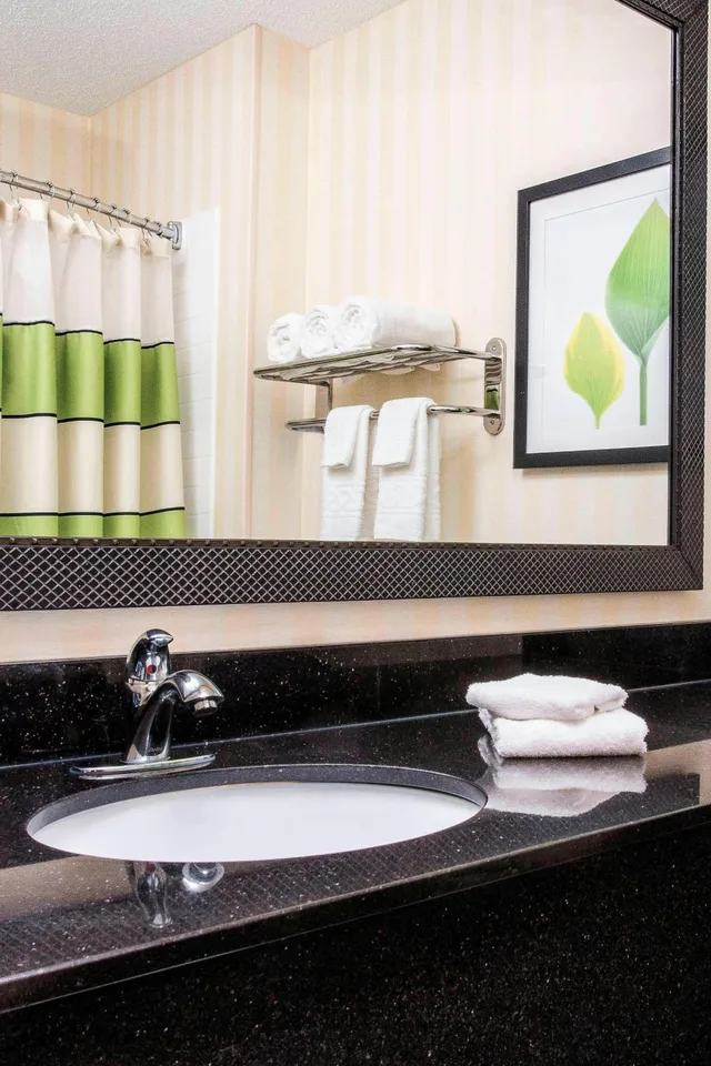 غرفة بسرير كينج مع أريكة، Fairfield Inn Middletown Monroe 3/3