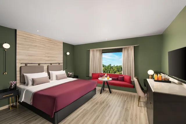 غرفة بريميوم بسرير كينج، Vivanta Meghalaya, Shillong 1/3