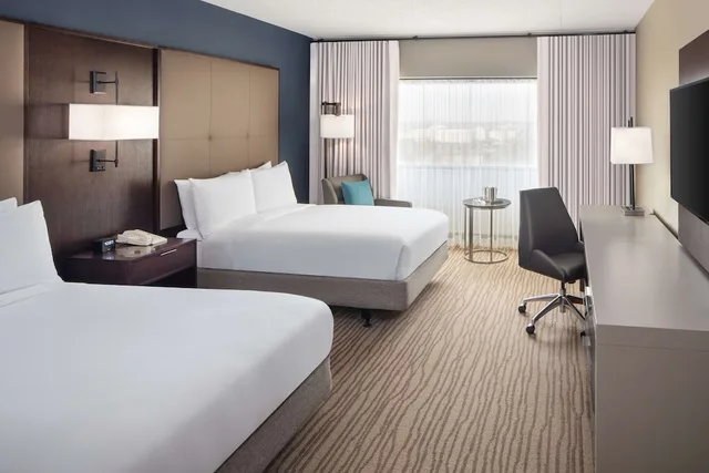 Room, 2 Double Beds, Runway and Port View، DoubleTree by Hilton Hotel Newark Airport 1/3