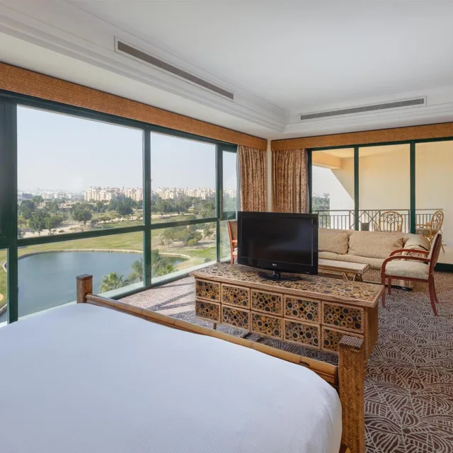جناح تنفيذي بسرير مزدوج، Hilton Pyramids Golf Resort 4/7