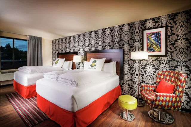 Maestro, Suite, 2 Queen Beds, Sofa، Staypineapple At The Maxwell Hotel 1/2