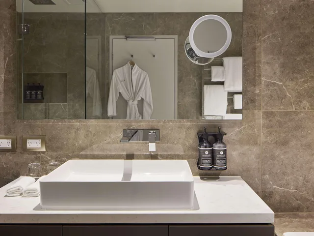 جناح ديلوكس بسرير كينج، The Playford Adelaide MGallery by Sofitel 4/6