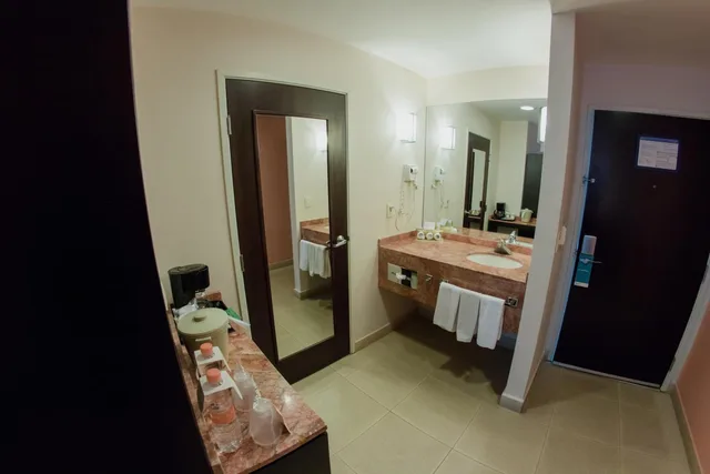 Room, 2 Queen Beds, Accessible, Excellence Express & Suites San Juan Del Rio 5/5