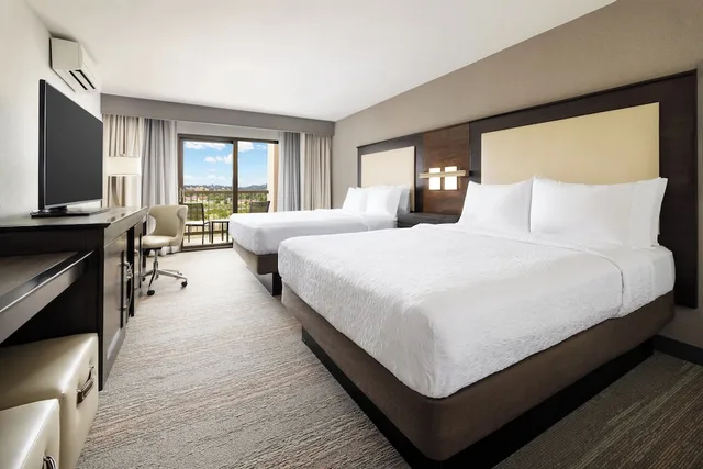 غرفة بسريرين كوين بإطلالة على النهر بشرفة، Hampton Inn & Suites Napa 3/10