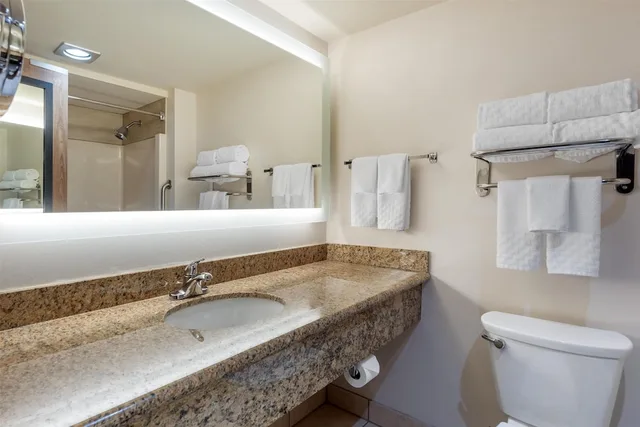 Standard, 2 Queen Beds, Ground Floor, Best Western Plus Oak Harbor Hotel & Conference Center 8/10