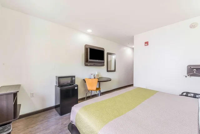 غرفة ديلوكس بسرير كينج، Motel6 Gastonia, NC 4/10