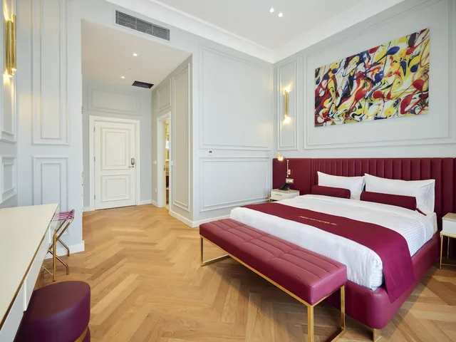غرفة ديلوكس بسرير كوين مع أريكة، NEW INN HOTEL Old Town 1/8