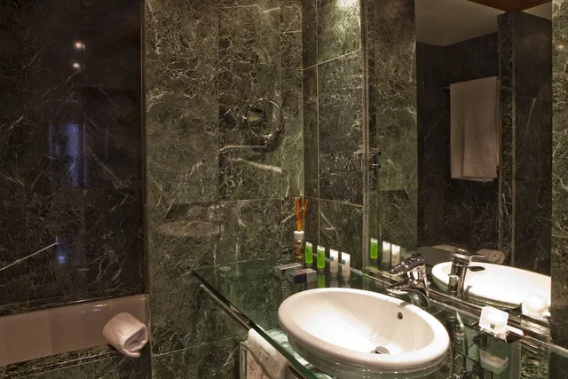 غرفة قياسية بسرير كوين، AC Hotel Aitana by Marriott 7/9
