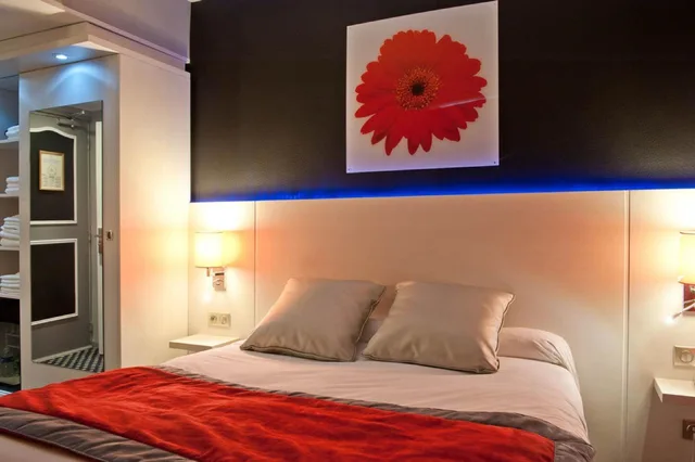 Room, Double Bed, Berkeley Paris 7/10