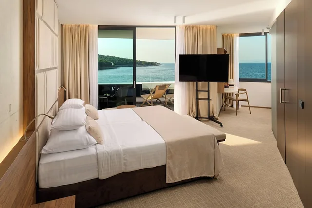غرفة بريميوم بسريرين منفصلين بإطلالة على البحر بشرفة مع أريكة، Grand Hotel View 2/4