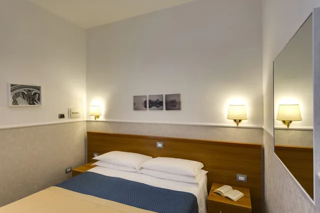Room, Double Bed, Hotel Marcantonio Rome 2/8