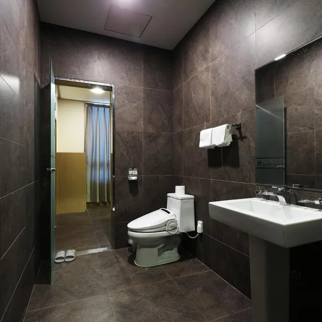 جناح عائلي، Hotel Food & Tour 2/3