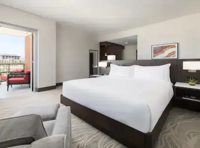 جناح بسرير كينج بغرفة نوم واحدة، Doubletree By Hilton Tucson Downtown Convention Center 1/2
