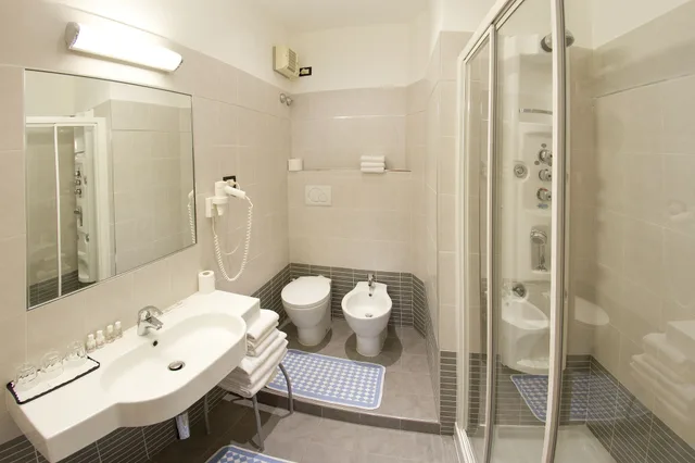غرفة قياسية ثلاثية بثلاثة أسرّة، Roma Hotel 6/8