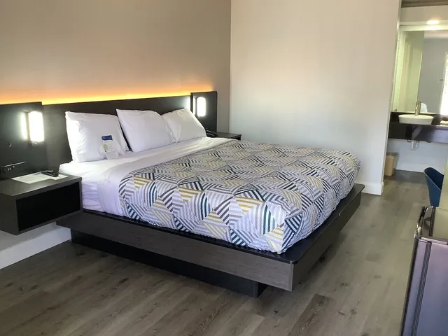 غرفة قياسية بسرير كينج للمدخنين، Motel6 Memphis, TN - East 2/10