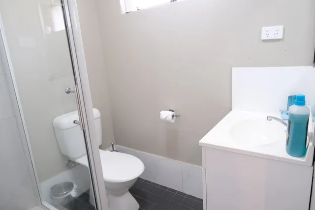 غرفة متصلة بسريرين منفصلين وسريرين كوين في الطابق الأرضي، Sapphire Palms Motel 6/7