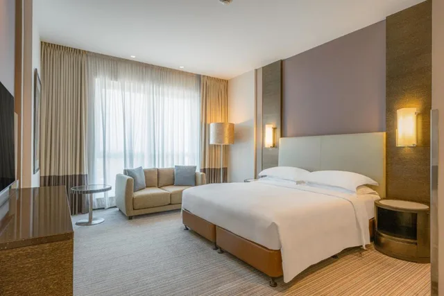 غرفة كلاسيكية بسرير مزدوج، Four Points by Sheraton Al Ain 2/3