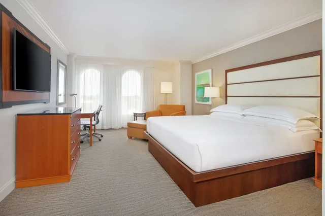 غرفة قياسية بسرير كينج، Hilton Naples 2/9