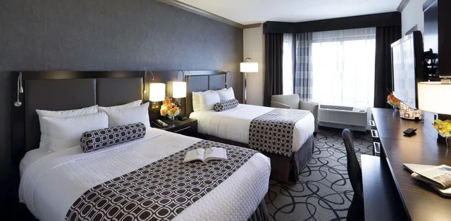Chill, 2 Double Beds، The Verve Hotel Boston Natick, Tapestry Collection by Hilton 1/4