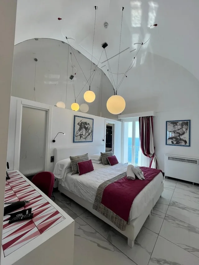 غرفة تنفيذية بسريرين منفصلين بإطلالة على البحر مع أريكة بحوض جاكوزي، Positano Art Hotel Pasitea 9/10